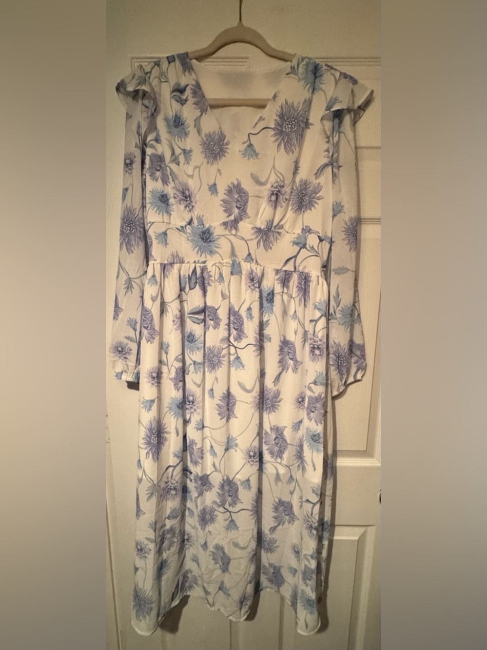 Boutique Sz Large White Long Sleeve Floral Maxi Dress w/ Blue Lilac Print, lined